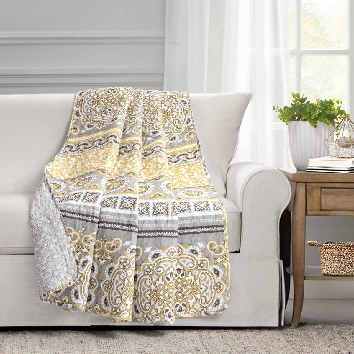 Reversible quilted cotton throw with stripes