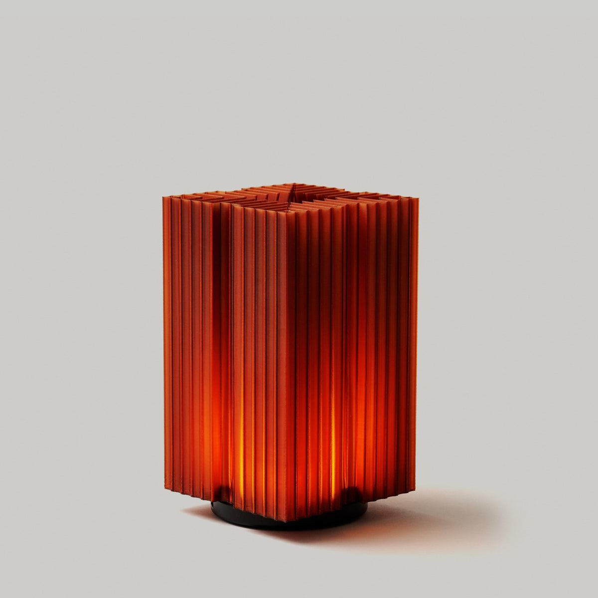 Cordless mini lamp with a geometric, brutalist-inspired shade