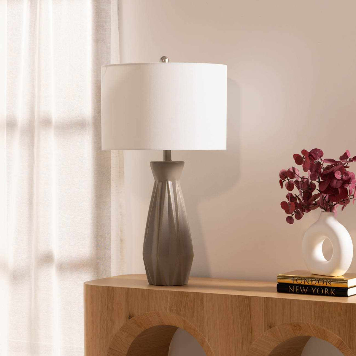Nieuwegein Cement Table Lamp