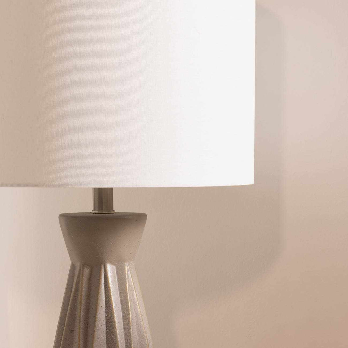 Nieuwegein Cement Table Lamp