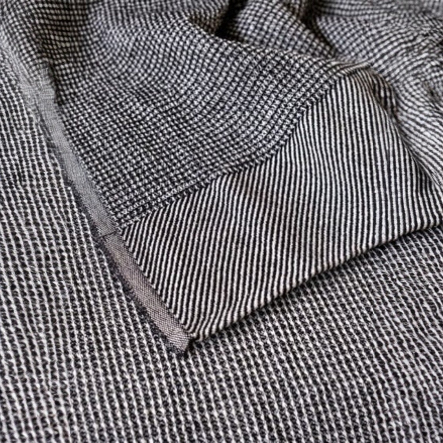 Pergamon Waffle Throw — Black